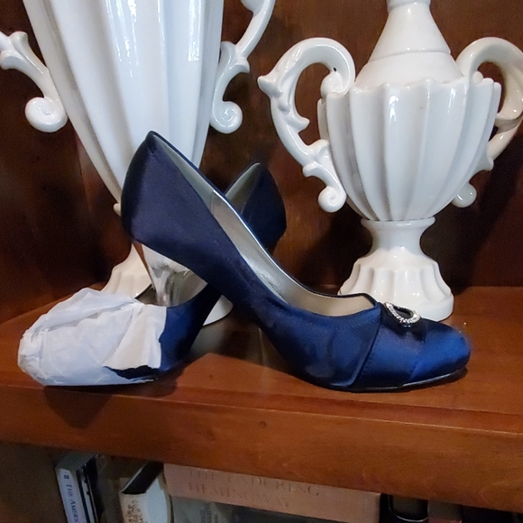 Shoes - Picture 4 of 4